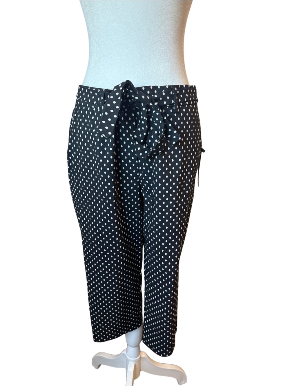 NWT Meg & Margot Black Polka Dot Tie Waist Capri Pants L